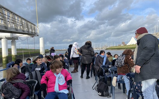 leerlingen op de boot