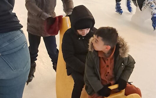 schaatsende kinderen