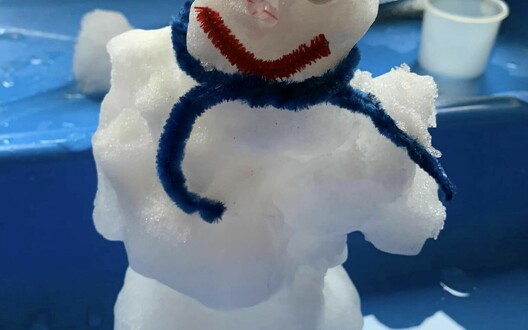 een kleine sneeuwman