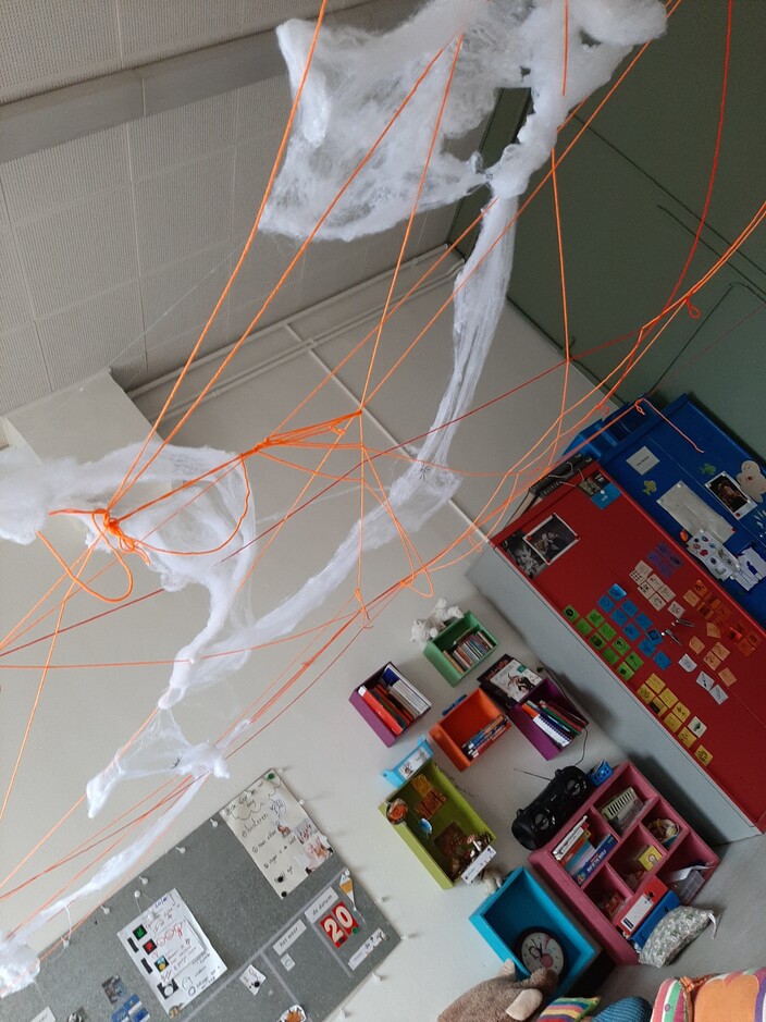 spinnenweb maken en voorbereiden Halloweenfeest