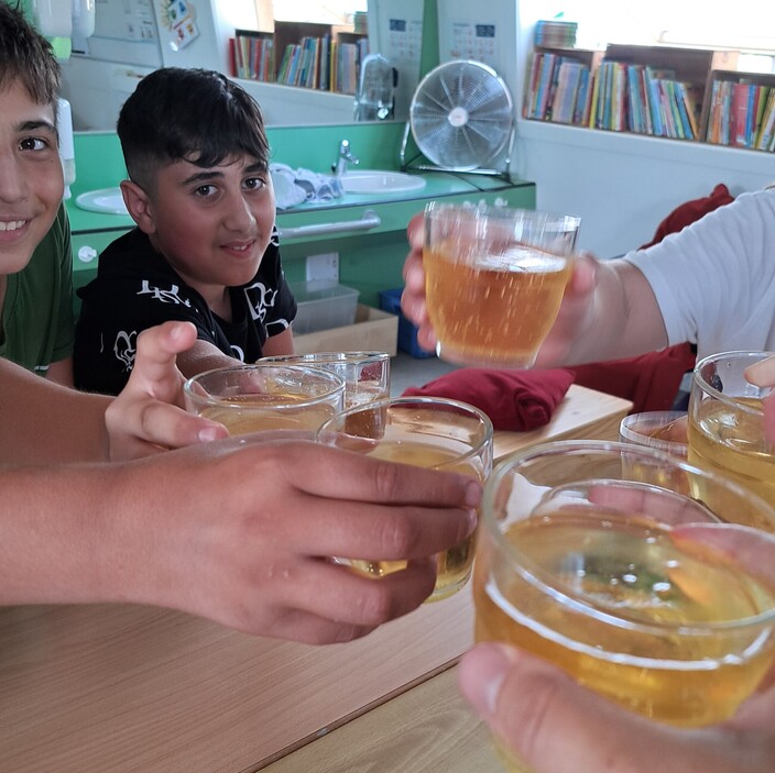 We klinken met kinderchampagne op het nieuwe schooljaar!