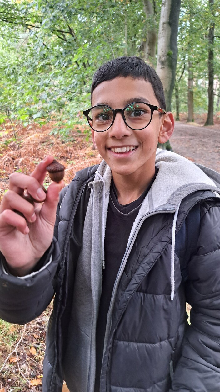 Zohaib vindt als eerste een eikel