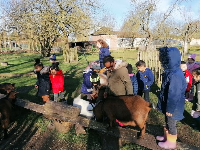 Naar de boerderij