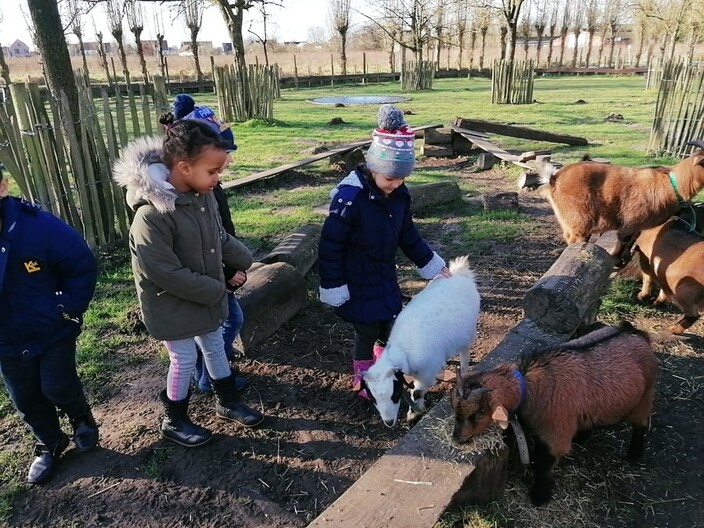 Naar de boerderij