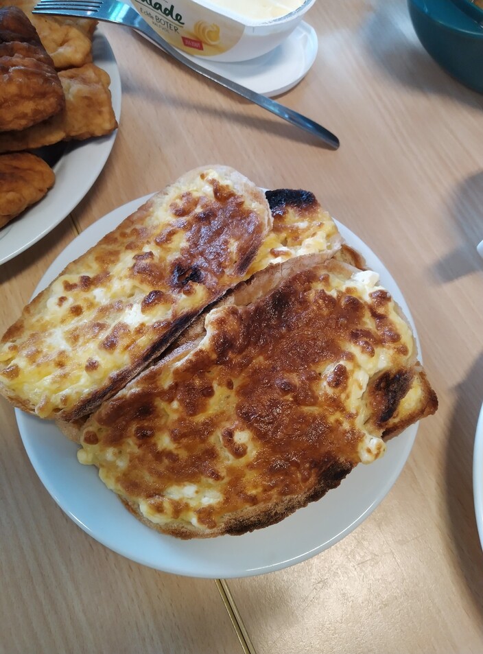 toast met omelet