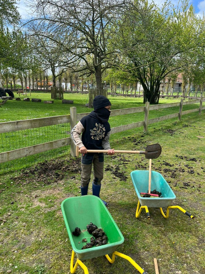 Naar de boerderij.