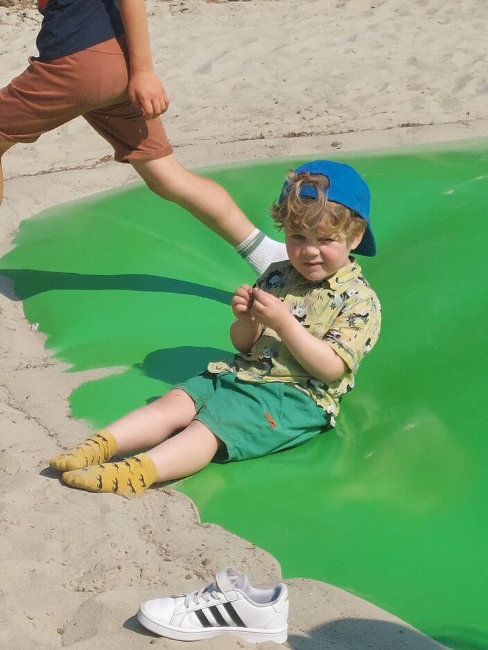 Samen springen op het groene sprinkussen