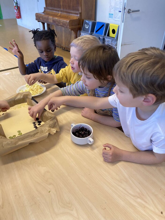 pannenkoekenplaat vullen met fruit/noten