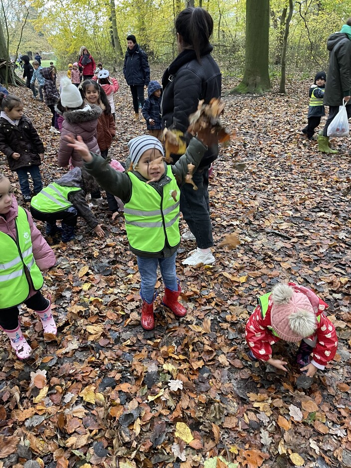 Samen naar het bos