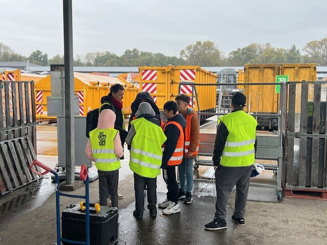 Aan de slag in het containerpark.