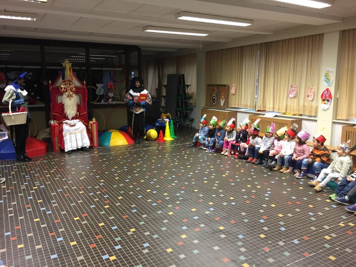 f  Sint op school